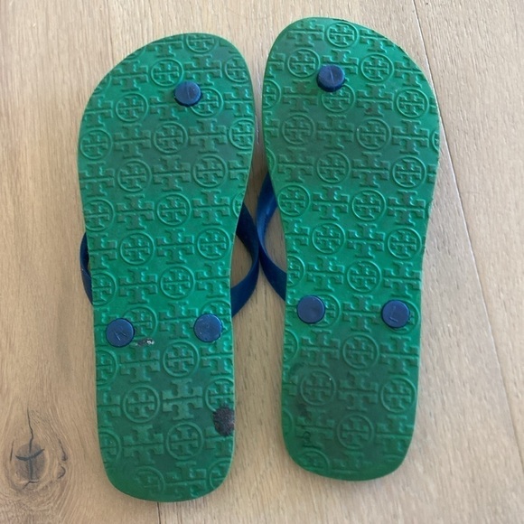 Tory Burch Solid Thin Rubber Flip Flop Sandal 5/6 - Picture 4 of 4